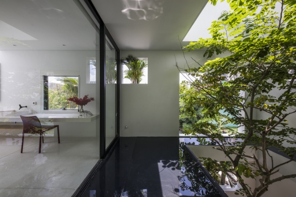 Nhà Sài Gòn trổ 10 mảnh vườn lơ lửng
