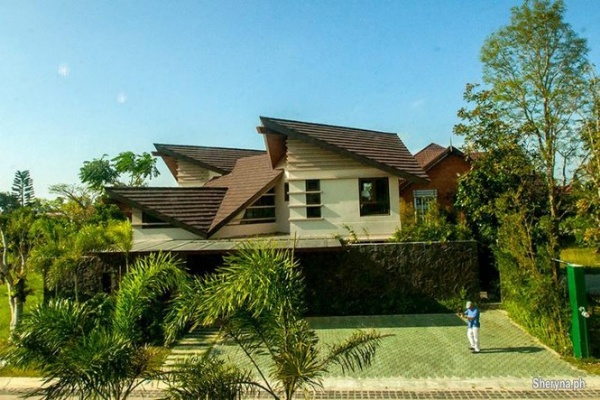 Vẻ đẹp ''gây nghiện'' của ngôi nhà mái chồng mái phá cách