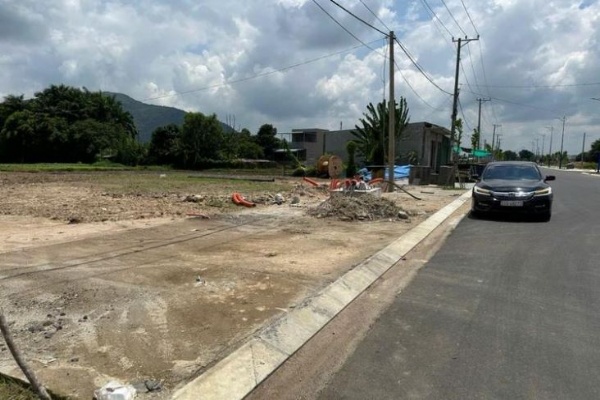Đất Nền Các Khu Vực Ven TP.HCM Tiếp Tục Tăng Giá Sau Sáp Nhập