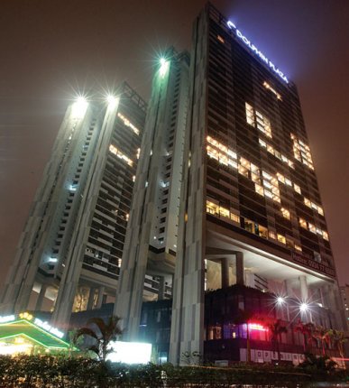 Dolphin Plaza