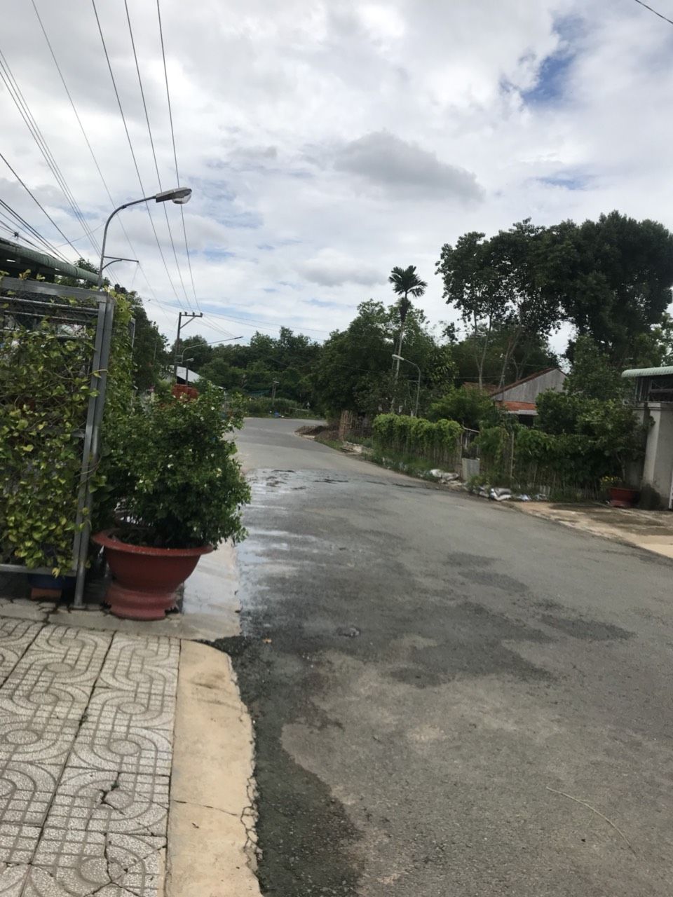 cần tiền bán gấp nhà nghỉ đc.114.ấp phố núi đất.xã đình thành.huyện đầu tiến .tỉnh bình dương