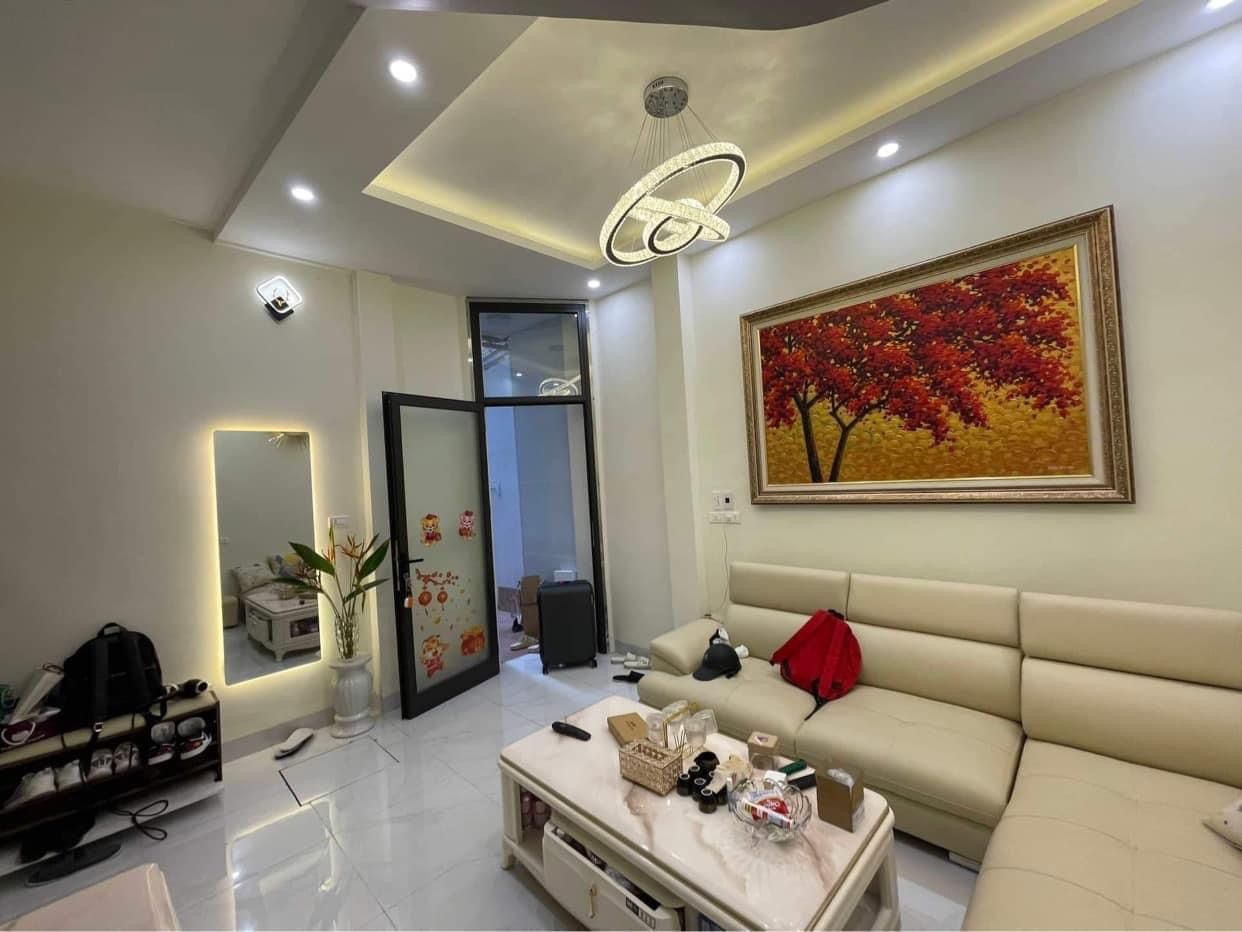 CHỈ 2.X TỶ CÓ NGAY NHÀ THÁI THỊNH - ĐỐNG ĐA 28m2 x 5 tầng , mặt tiền 4m