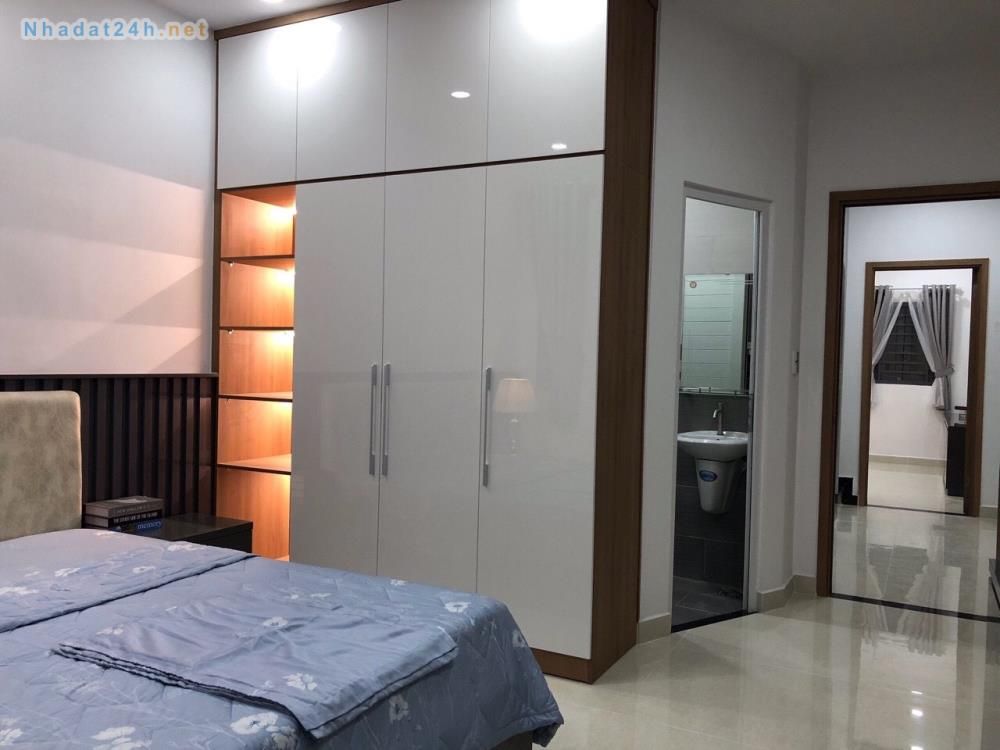 BÁN NHÀ 5 LẦU -