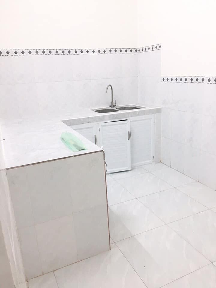 Bán nhà sổ hồng riêng.lê lợi .hóc môn. Vị trí đẹp Diện tích 4 x 17 . Giá 2,4 tỷ. Còn thương lượng