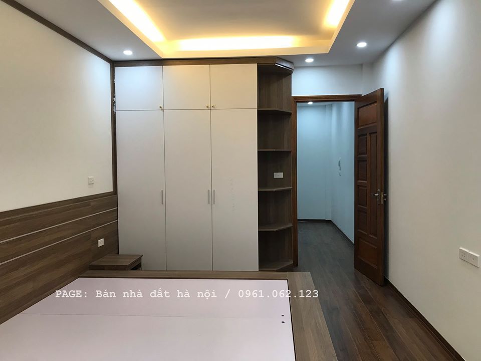 Bán nhà Nguyễn Trãi, Thanh Xuân, diện tích 35m2, xây mới 5 tầng. Full nội thất gồm giường, tủ,kệ TV