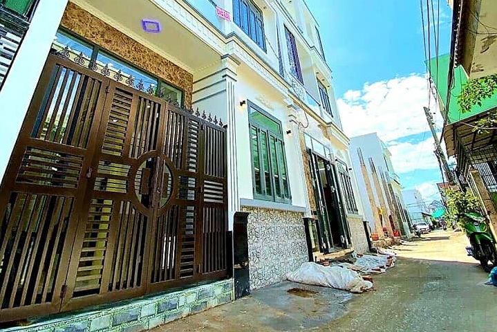 BÁN 02 CĂN NHÀ TRỆT 2 LẦU MỚI 100%. HẺM 11 NGUYỄN VĂN LINH ( NGAY BV ĐA KHOA TRUNG ƯƠNG )
