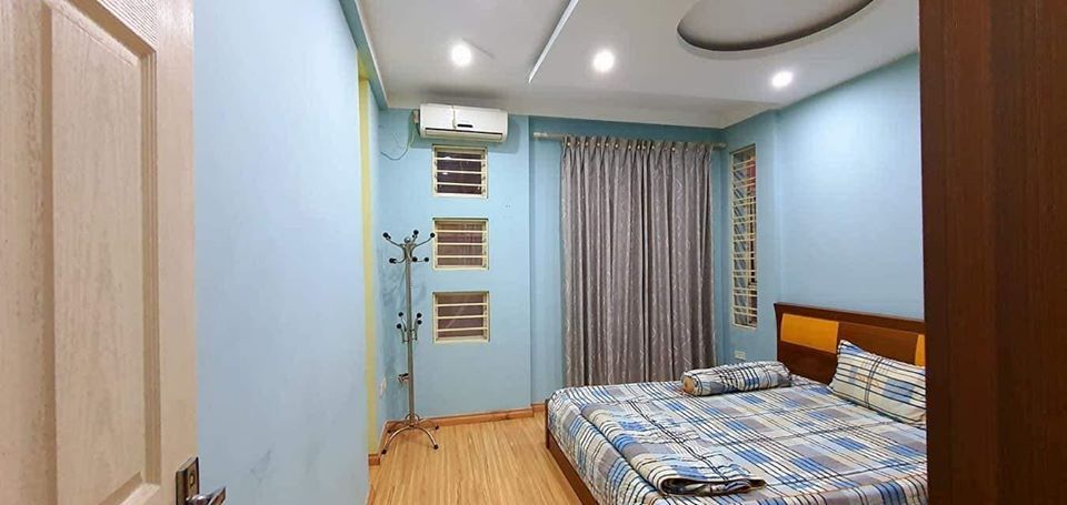 Chủ cần bán gấp.Nhà lệch tầng. 36m2. 4 ngủ.Để lại nội thất.