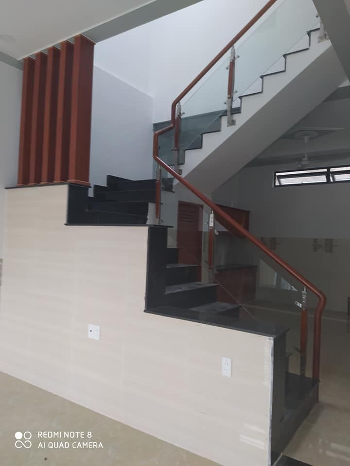 Nhà 1 trệt 1lầu , đúc 2 tấm Vị trí cách ngã tư Miếu Ông Cù 3p đi xe