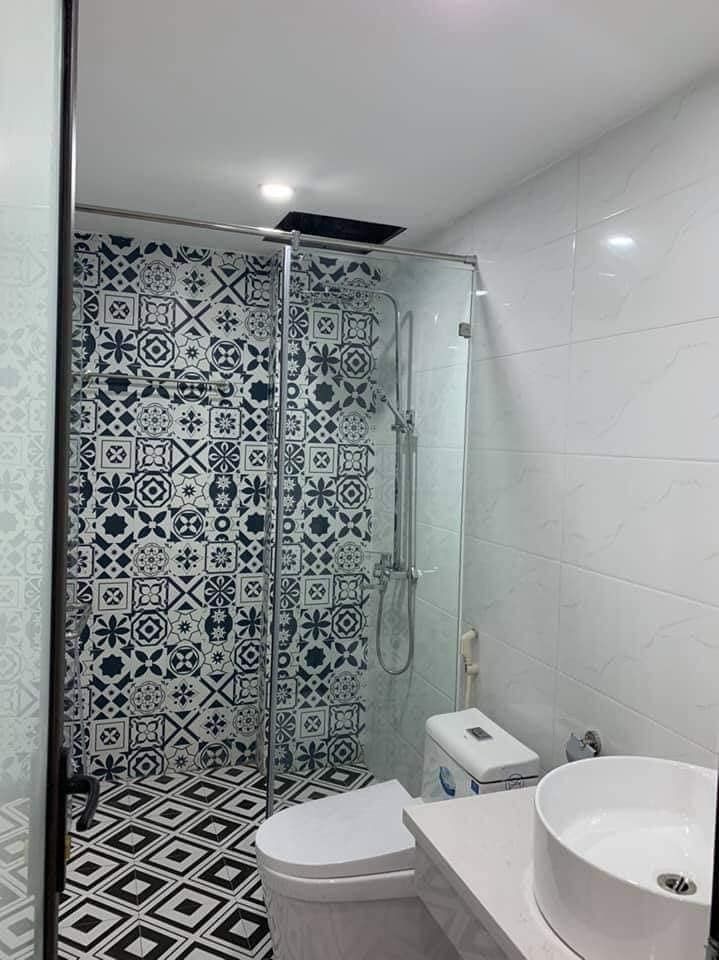 Nhà mới xây thiết kế rất hiện đại , nội thất đầy đủ, cách ngã tư sở 100m, 35m2 , mặt tiền 4.2m !