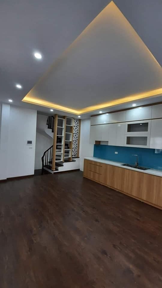 Nhà mới xây thiết kế rất hiện đại , nội thất đầy đủ, cách ngã tư sở 100m, 35m2 , mặt tiền 4.2m !