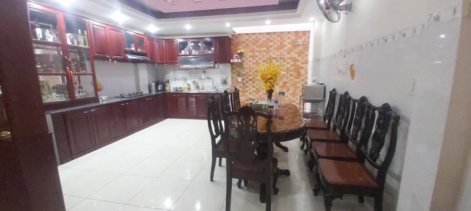 Cho thuê nhà mới, đẹp, đầy đủ nội thất siêu xịn. Địa chỉ hẻm Hai Bà Trưng, cách mặt tiền mấy bước c