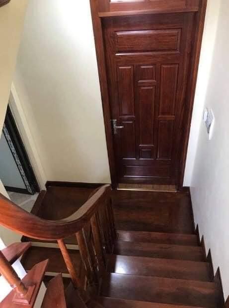 Chính chủ cần bán gấp nhà tại Lạc Long Quân nội thất như mơ mà giá cự rẻ LH 0975295553
