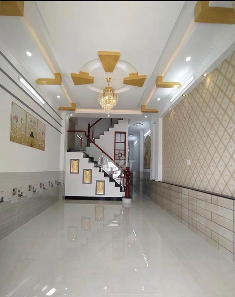 Nhà tôi đi định cư nên cần bán gấp lại căn nhà như hình ở gần Chợ Bình Chánh