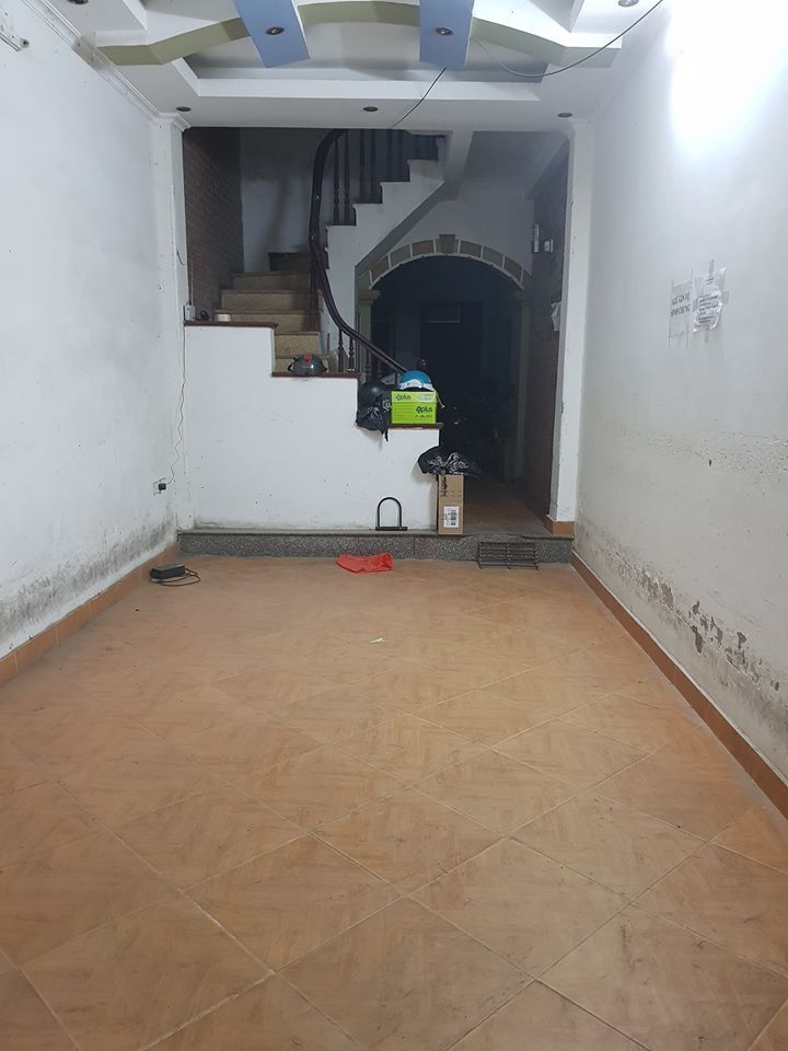 Chú mình có phòng như hình cần cho thuê giá rẻ tại ngõ 36 Thịnh Quang (gần Thái Thịnh) giá thuê 2tr