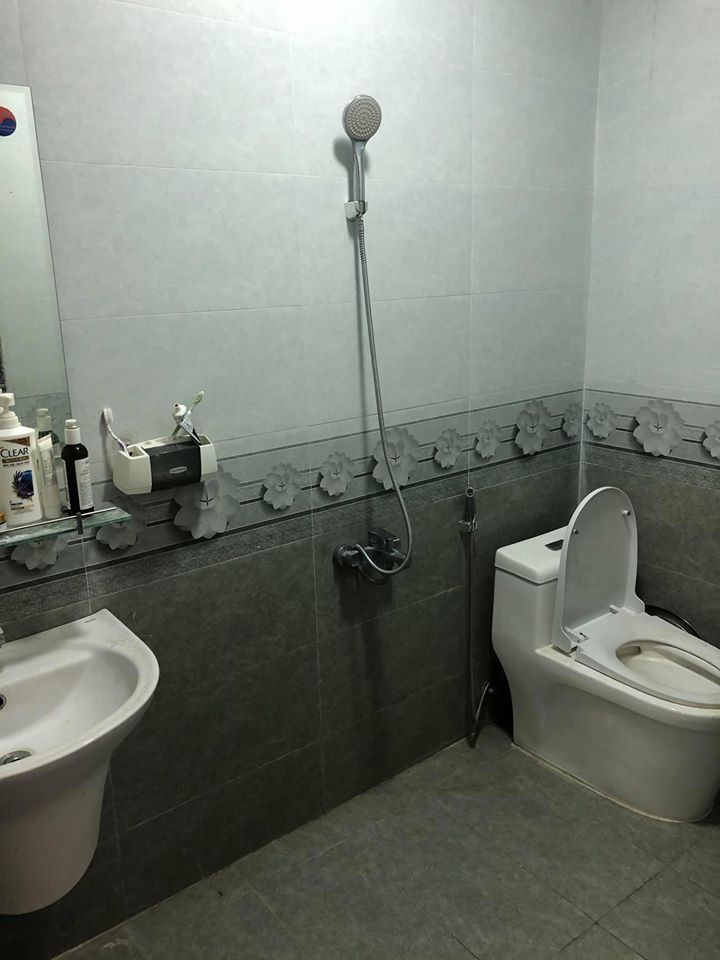 Tôi cần bán nhà Long Biên chính chủ 4 tầng, xây mới tháng 12/2019 , 1 phòng khách rộng, 2 Phòng ngủ