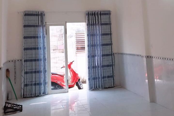 Bán nhà sổ hồng riêng.lê lợi .hóc môn. Vị trí đẹp Diện tích 4 x 17 . Giá 2,4 tỷ. Còn thương lượng
