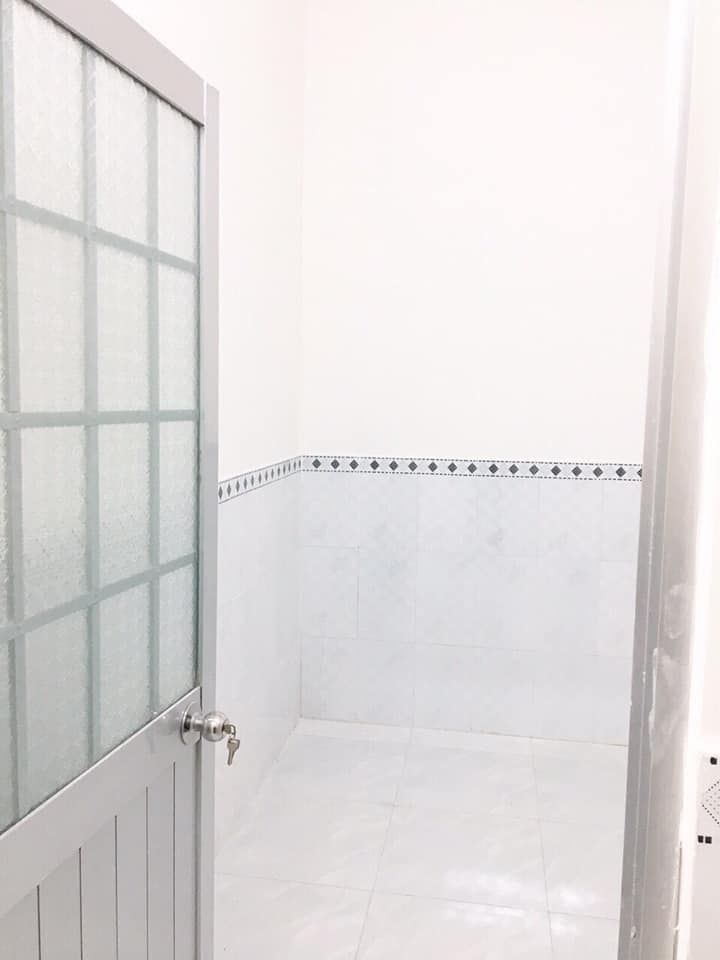 Bán nhà sổ hồng riêng.lê lợi .hóc môn. Vị trí đẹp Diện tích 4 x 17 . Giá 2,4 tỷ. Còn thương lượng