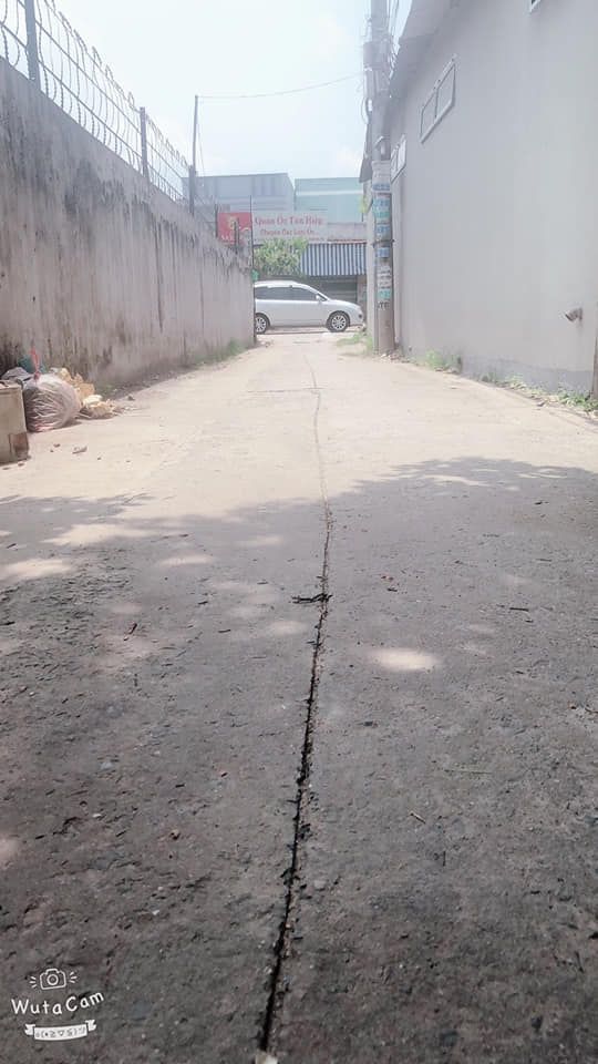 Bán nhà sổ hồng riêng.lê lợi .hóc môn. Vị trí đẹp Diện tích 4 x 17 . Giá 2,4 tỷ. Còn thương lượng