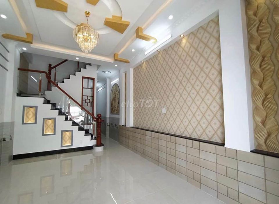 Nhà tôi đi định cư nên cần bán gấp lại căn nhà như hình ở gần Chợ Bình Chánh