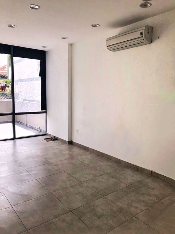 HOT HOT NNC mới xây 5pn Đc 525 Huỳnh Văn Bánh, P14, Phú Nhuận.