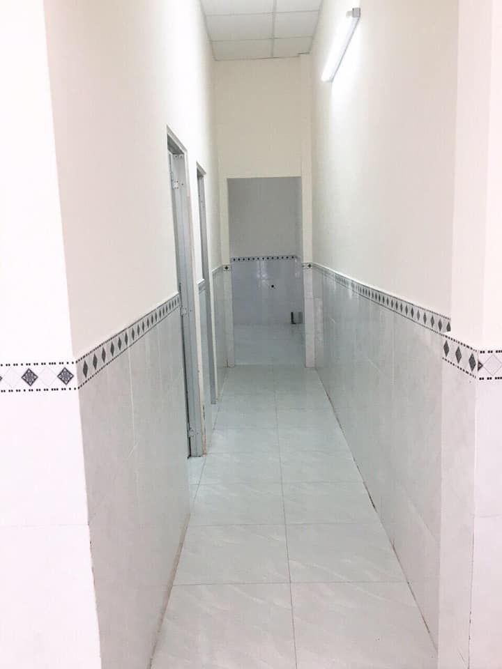 Bán nhà sổ hồng riêng.lê lợi .hóc môn. Vị trí đẹp Diện tích 4 x 17 . Giá 2,4 tỷ. Còn thương lượng