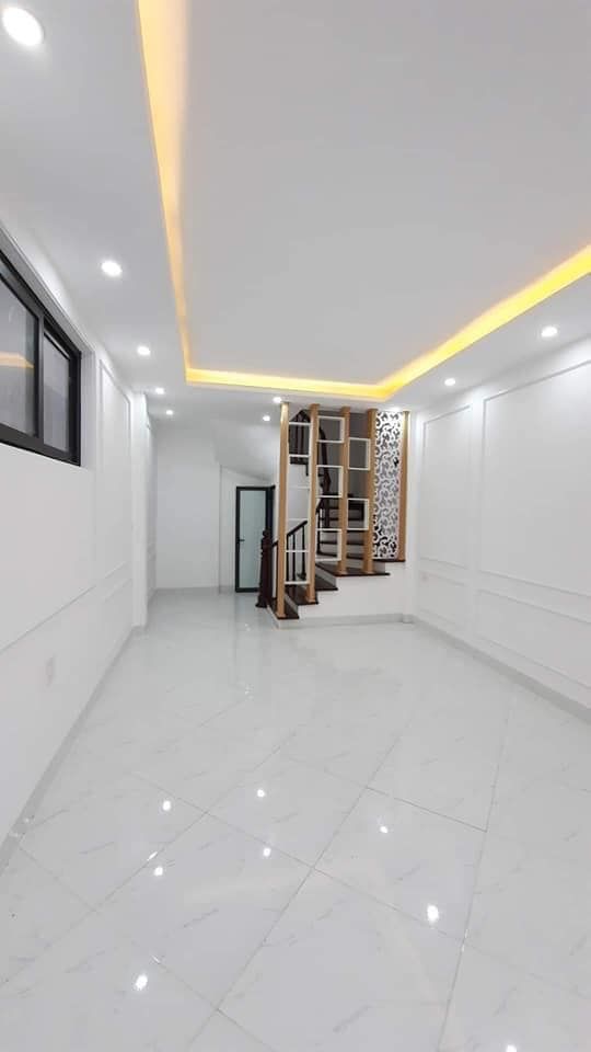 Nhà mới xây thiết kế rất hiện đại , nội thất đầy đủ, cách ngã tư sở 100m, 35m2 , mặt tiền 4.2m !