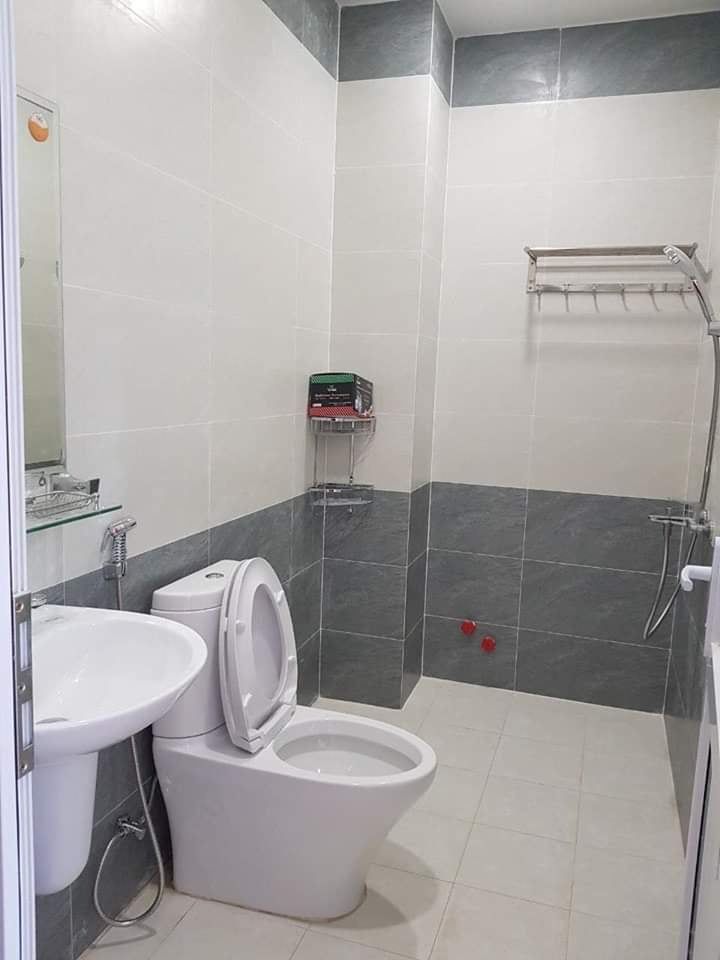Tôi chính chủ cần bán gấp căn nhà như hình sao lưng chợ Bình Chánh,
