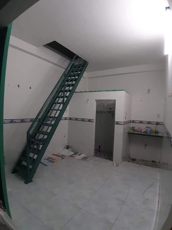 Còn trống 2 phòng nhà trọ 1 trệt 1 lầu mới xây rộng rãi thoáng mát nằm ở hẻm 18 XVNT NKCT