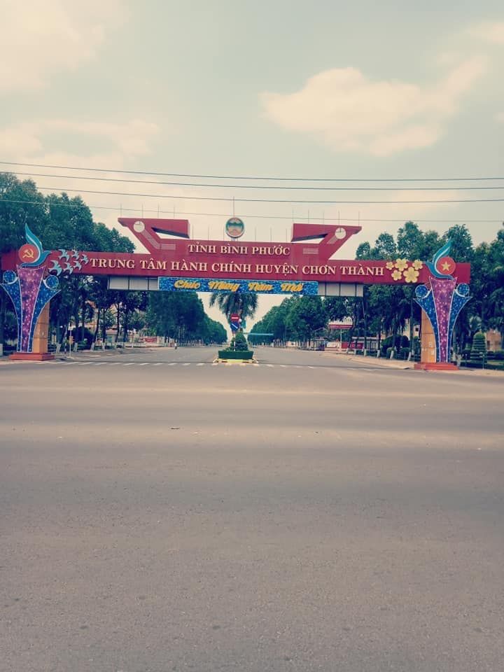 chỉ còn 2 lô gần trung tâm hành chính cách ql 14 200m .gần chợ. trường học kcn becamex.