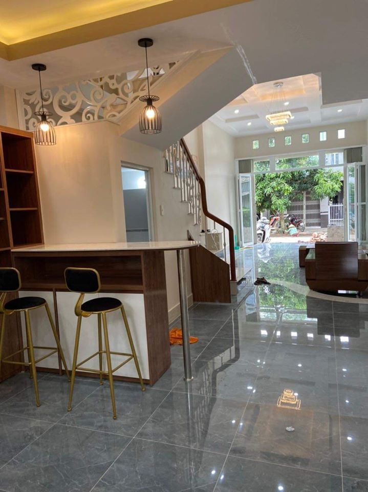 Bán nhà đẹp, mới 100%, nội thất sang trọng. đường 11 Tây Đại Học, Long Xuyên