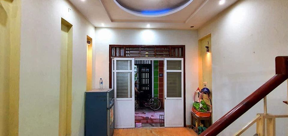Chủ cần bán gấp.Nhà lệch tầng. 36m2. 4 ngủ.Để lại nội thất.