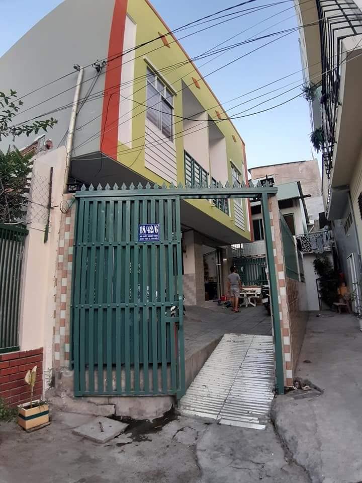 Còn trống 2 phòng nhà trọ 1 trệt 1 lầu mới xây rộng rãi thoáng mát nằm ở hẻm 18 XVNT NKCT