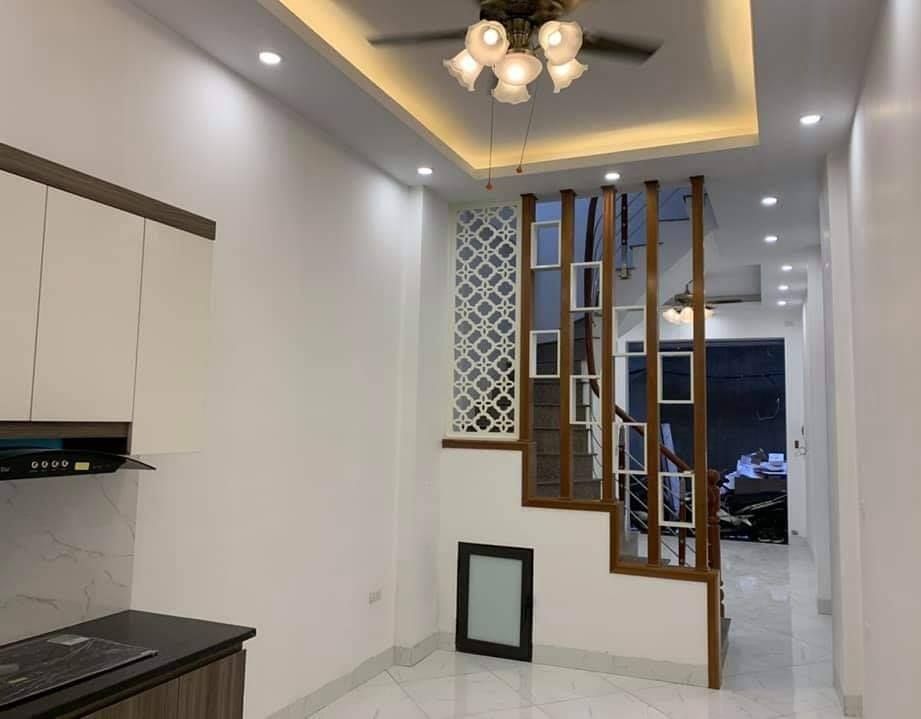 SIÊU RẺ !! Nhà Ngã Tư Sở 40m2*4 tầng nhà mới đẹp về ở ngay giá chào chỉ 3.2 tỷ.