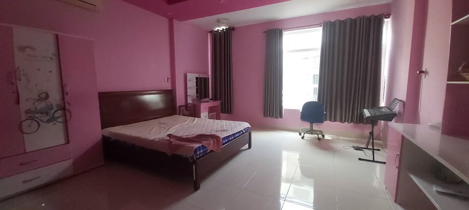 Cho thuê nhà mới, đẹp, đầy đủ nội thất siêu xịn. Địa chỉ hẻm Hai Bà Trưng, cách mặt tiền mấy bước c