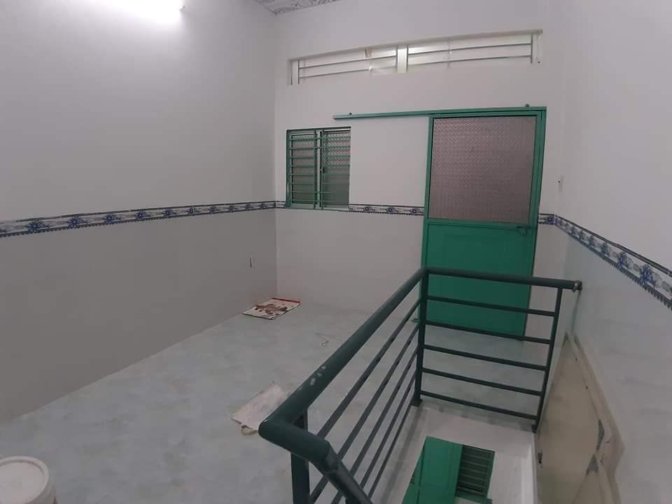 Còn trống 2 phòng nhà trọ 1 trệt 1 lầu mới xây rộng rãi thoáng mát nằm ở hẻm 18 XVNT NKCT