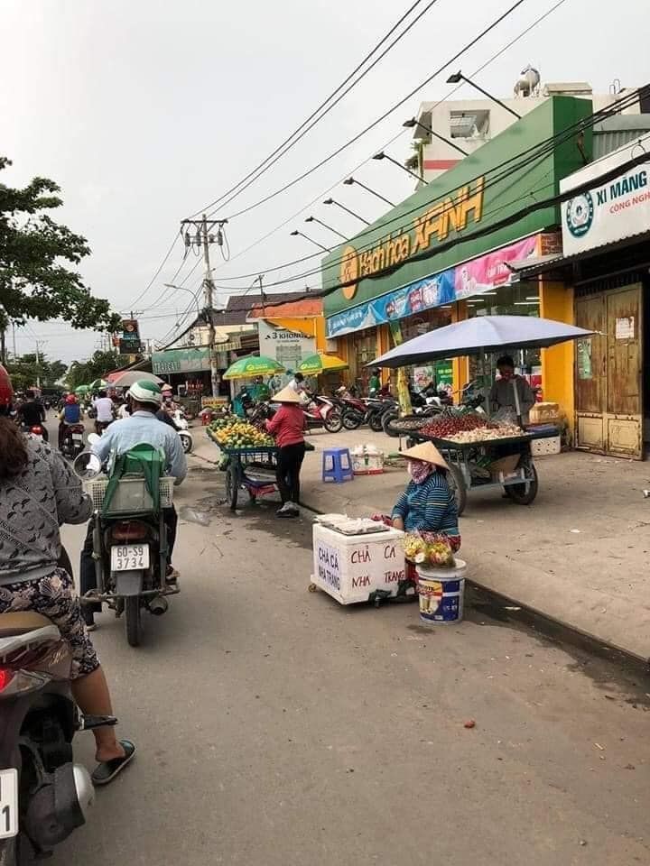 bán căn nhà mặt tiền ngay chợ Ngã Ba Bầu .đường Bùi văn Ngữ .Q12.vị trí đẹp kinh doanh ok