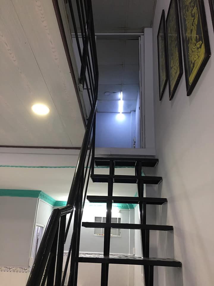 bán căn nhà mặt tiền ngay chợ Ngã Ba Bầu .đường Bùi văn Ngữ .Q12.vị trí đẹp kinh doanh ok