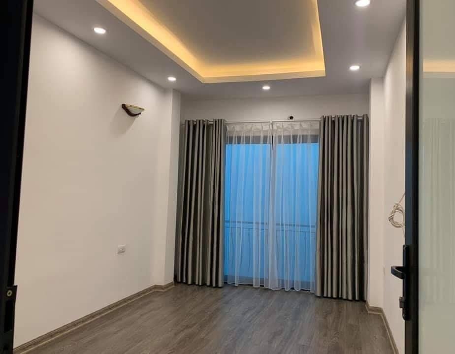 SIÊU RẺ !! Nhà Ngã Tư Sở 40m2*4 tầng nhà mới đẹp về ở ngay giá chào chỉ 3.2 tỷ.