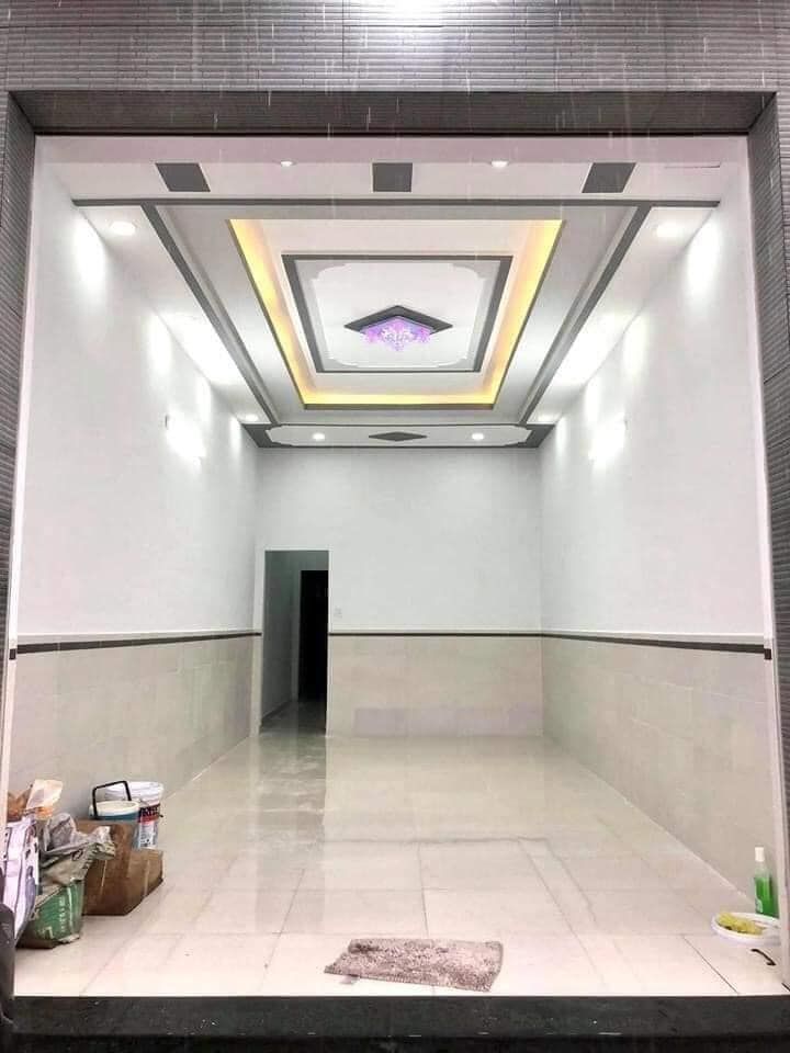 bán căn nhà mặt tiền ngay chợ Ngã Ba Bầu .đường Bùi văn Ngữ .Q12.vị trí đẹp kinh doanh ok
