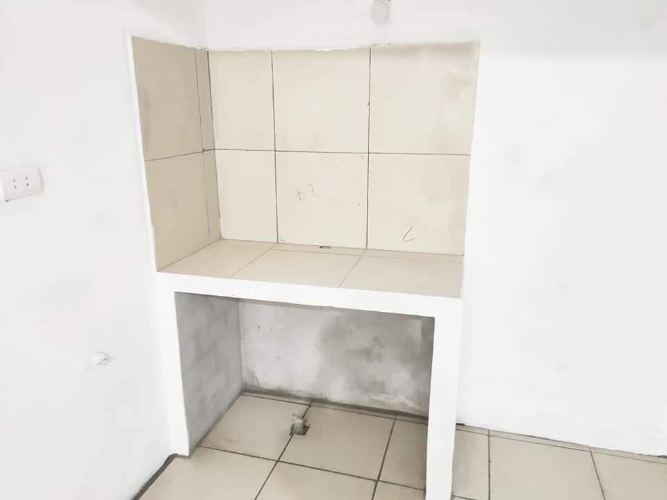 Còn trống 01 phòng. Diện tích 21m2.phòng có điều hòa. Số nhà 23 ngõ 1 đường lạc Long Quân phường KQ