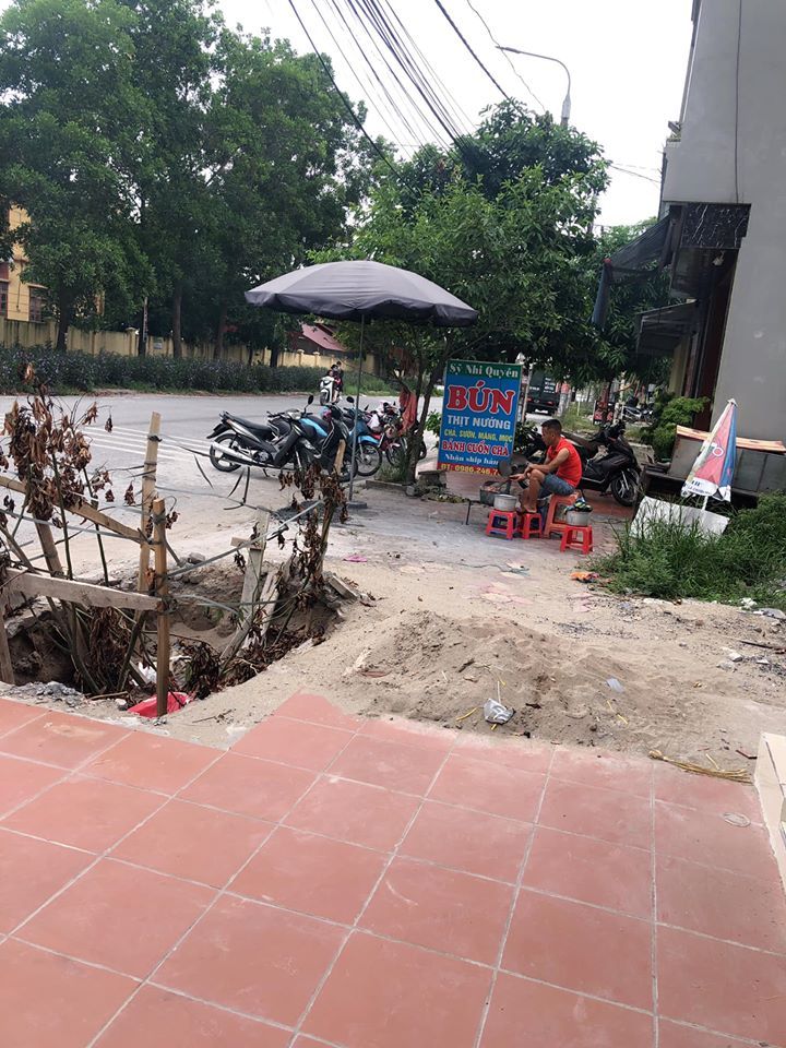 Cho thuê cửa hàng kinh doanh mặt tiền 6x20 nhà vừa xây ngay đường 36 cạnh ủy ban phường Đồng văn