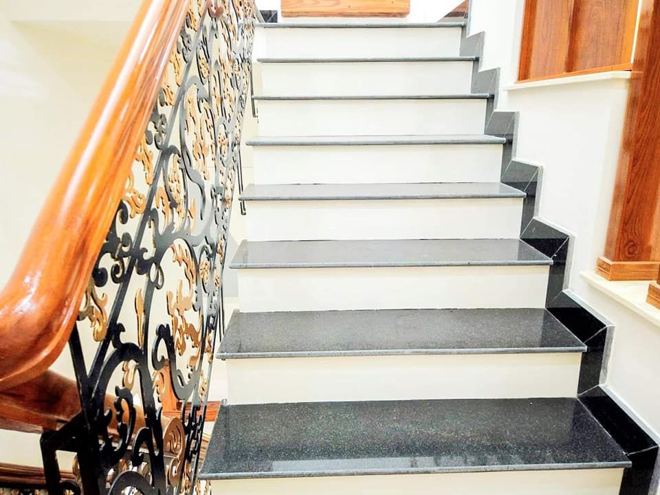 BÁN NHÀ XÂY MỚI 100% TRỆT 2 LẦU TUYỆT ĐẸP TẠI KDC HỒNG PHÁT. SỬ DỤNG NỘI THẤT CAO CẤP