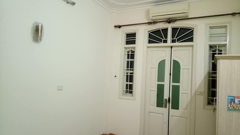 Cho thuê nhà riêng 4,5 tầng ở phố Hoàng Quốc Việt Cầu Giấy . Giá 7tr/ tháng.