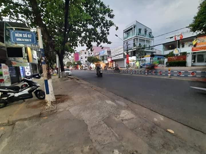 Bán Căn nhà phường Trung Dũng, gần trường học Ngô Quyền .nhà cách đường 30-4 khoảng 250m.