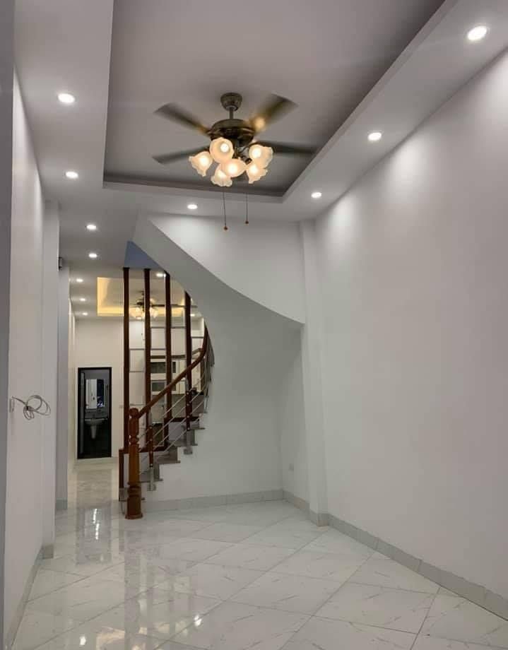 SIÊU RẺ !! Nhà Ngã Tư Sở 40m2*4 tầng nhà mới đẹp về ở ngay giá chào chỉ 3.2 tỷ.