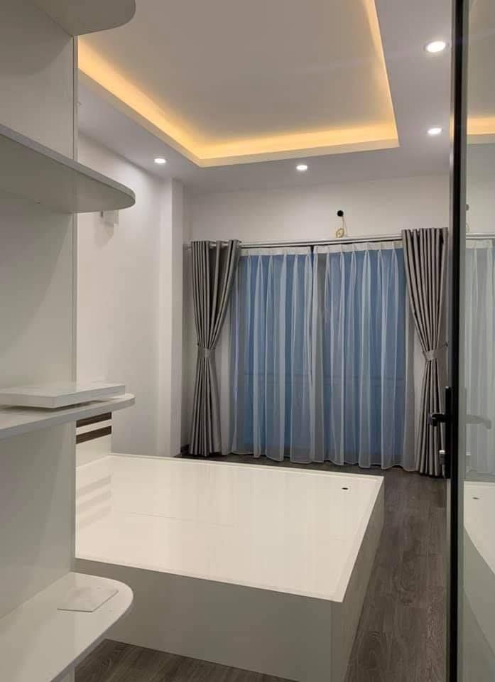 SIÊU RẺ !! Nhà Ngã Tư Sở 40m2*4 tầng nhà mới đẹp về ở ngay giá chào chỉ 3.2 tỷ.