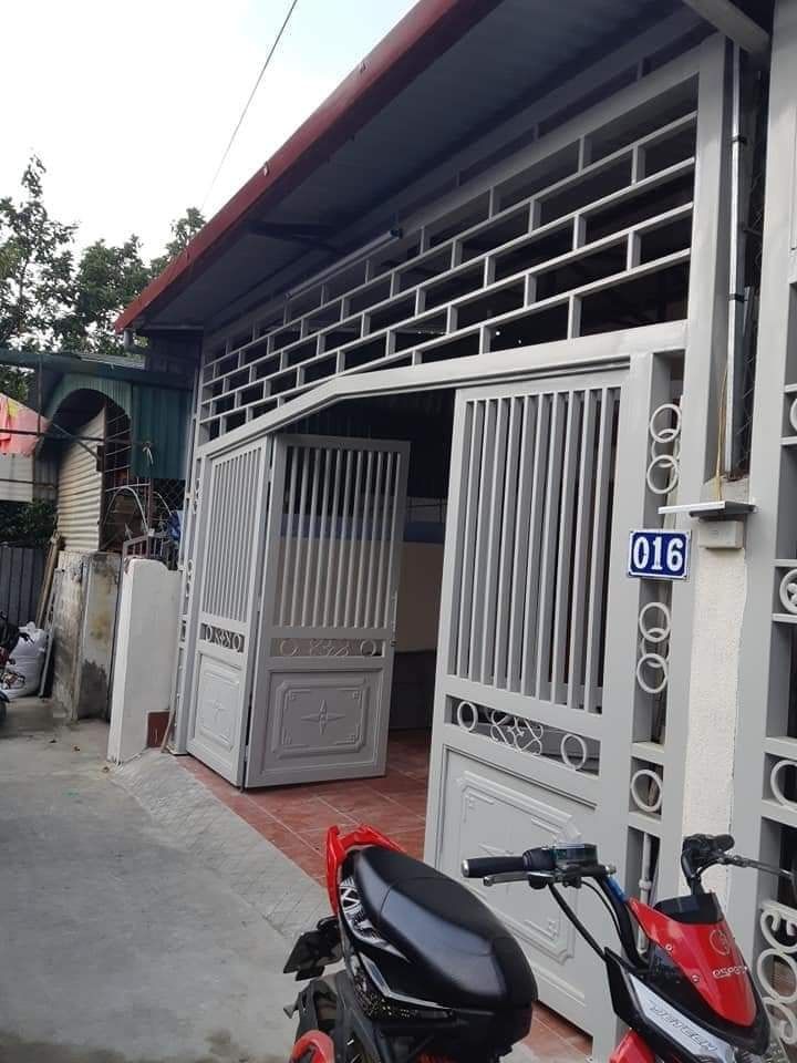Gia đình cần bán căn nhà cấp 4, gồm 1 phòng khách 2 phòng ngủ 1 phòng bếp 1 phòng vệ sinh