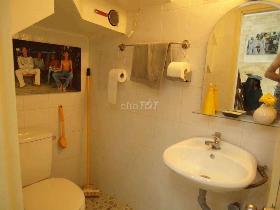 Nhà Riêng Lạc Long Quân Diện tích 53 m xây 3,5 tầng 4 ngủ 1 bếp 1 khách