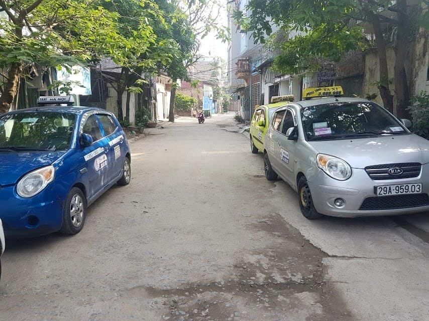 Tôi cần bán nhà DT mặt sàn 24m2 tại bồ đề long biên. Từ tầng 2 là 26m2, cách hồ gươm chỉ 7km.