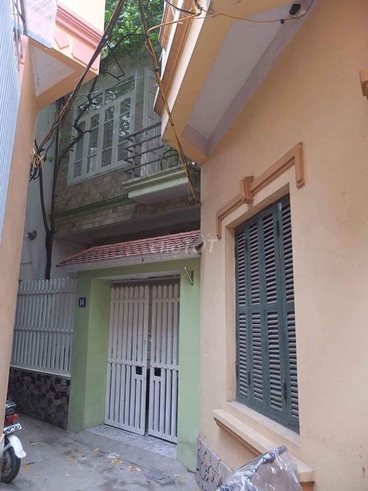 Nhà Riêng Lạc Long Quân Diện tích 53 m xây 3,5 tầng 4 ngủ 1 bếp 1 khách